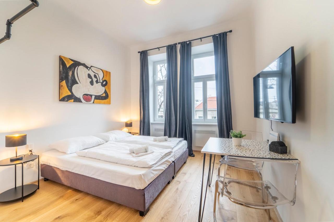 Josef'S Home I Mickey Mouse Apartment Vienna Esterno foto